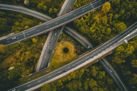 Vue aérienne de routes qui se croisent